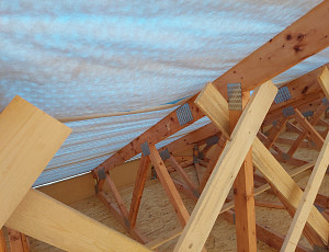 Zateplení dřevostavby pomocí dřevovláknité foukané izolace